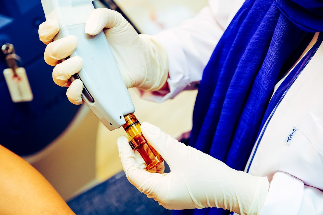 Skinmaxxing: il nuovo approccio al Botox preventivo con micro-dosi